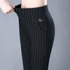 Women Dwuczęściowe spodnie Sprężyna jesień w średnim wieku kobiety elastyczne talia swobodne proste spodnie żeńskie spodnie Lady paski Pencil Spodnie Czarne spodnie 5xL1833 230912