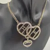 20 estilo Mujeres Collares pendientes Letra C Logo Diseñador de lujo Joyería ccity Mujer Perla Suéter cadena collar de oro 66