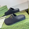 Designer tofflor för kvinnors män Interlocking Platform Luxury Sandal Slip On Sandal Cut Out Rubber Designer Slides Blondie Flip Flops Thong Sliders Beach Shoes