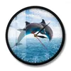 Настенные часы Два прыгающих дельфина Морской пейзаж Синие часы Глубокие воды океана с морской свиньей Бесшумный механизм Часы Морские животные Искусство