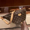 Cuero de vaca Diseñadores de lujo Bolsos de cintura Cuerpo cruzado Bolso más nuevo Bolso famoso Bumbag Bolso de hombro Marrón Bum Fanny Pack con viejos estilos de flores