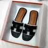Designer Sandaler Kvinnor tofflor Brun Black White Patent Womens Ladies Shoes Outdoor Home Sneakers Beach Slides