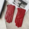 Kobiety projektantki Winter Sheepskin Rękawiczki luksusowe skórzane rękawiczki palce Glove g kaszmirowe wewnętrzne ekran dotykowy 23091219z