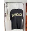 Designer Camisetas Balencigs Hoodies Moletons Masculinos High Edition Paris 23 Primavera / Verão Nova Fita Amarela Bandagem Impressão Lavagem Velha Desgastada Correta T-shirt de Manga Curta