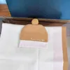 새로운 디자이너 베이비 옷 편지 로고 Jacquard Swaddling Child Nursery Bedding 2pcs 담요 및 대비 스티칭 디자인 모자 Sep10