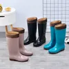 Botas de chuva femininas sapatos de chuva casual pvc com veludo impermeável antiderrapante joelho-alta botas moda maré por razões botas de mujer 230912
