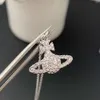 La nuova collana di cristalli di diamanti color Saturno dell'imperatrice vedova occidentale Vivian è semplice e versatile