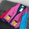 2023 Lüks Giysiler Tasarımcı Sweaters için Kadın Süveteri Sıradan Örme Kontrast Renk Uzun kollu Sonbahar Moda Klasik Bayanlar Yaka Pamuk Ceket