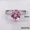 Anello da donna di design lussuoso e squisito anello nuziale con AAA a forma di cuore in cristallo rosa lucido con zircone, anello solitario con gioielli di moda