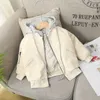 Vestes enfants vêtements manteau garçons épaissir automne 2023 nouvel hiver 2 pièces fermeture éclair à capuche mode veste en cuir romantique R230912