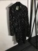 壮大な23SS女性ドレス夏のレディースデザイナー服フルレタープリントラペル長袖ドレス高品質レディース服a1 HKD230912