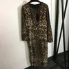 Classic Leopard Dress Ladies Waist Belt kjolar Nattklubb Personlighet Långa klänningar Retro långärmad avslappnad klänning plus klänningar