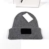 10pcs kış adam moda siyah beanie kadın kafatası kapsr sıcak şapka noel gife erkekler rahat spor işlemeli rüzgar şapkaları unisex bayanlar lable renk kapakları 10 colors