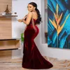 2021 Tallas grandes Árabe Aso Ebi Borgoña Sirena Vestidos de fiesta sexy Con cuentas de encaje Terciopelo Noche Fiesta formal Segunda recepción Vestidos ZJ226S