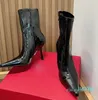 Botas patenteadas com etiqueta oval para mulheres Tornozelo preto Stiletto Heel Side Zipper Half Luxury Designer Dedos Apontados Botas de Moda de Salto Alto