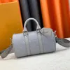 Luxury Handbag Keepall 25 Mens prägling läder axelväska enkel kudd design resväska shoppare totes handväska crossbody väska liten duffel väska man stadshandväskor