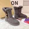 Schneestiefel Designer Damen flach geschnitten warm warm fauler Mann Stiefel Leder und Gras integriert Plüsch niedrig geschnittene Baumwollschuhe Brotstiefel modische und vielseitige kurze Stiefel