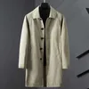 Trench da uomo M5XL Cappotto da uomo Primavera Autunno Giacca maschile Xlong Monopetto Allentato Casuale Giacca a vento corrente di marea Abbigliamento Hw86 230912