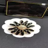 Nieuwe mode broche vol diamanten Persoonlijkheid elegante revers veelzijdige temperament pin trui accessoires paety rood goud Parel Diamant strook Messing een broche 185