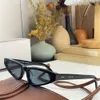 Damen-Sonnenbrille mit kleinem Rahmen 40231 Personalisierte Luxus-Designer-Sonnenbrille für Damen im Freien. Tasche mit brauner Sonnenbrille, die zum einfachen Tragen gekippt werden kann