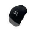 Оптовая продажа M IU Новая мода зимние шапки шапки женские мужские уличные повседневные дизайнерские шапки классические вязаные шапочки