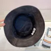 2023 Moda Tasarımcı Lüks Kova Şapkası Kadınlar Erkekler için Açık CE kova şapkaları Siyah Kapaklar Sunhats Bahar Kış Kırış Sokak Beanies