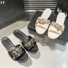 Designers Luxury Fashion Slippers Chaneles Woman Thick Sole Plat Pearl Chain Buckle Slides TPU Comfort Sandaler för damälskare Parskor utomhusstrand