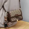 2023 Marka Triumph Kapı Çantası Kadın Moda Tasarımcısı Crossbody Bag 8a Düz Cowhide Omuz Çantası Deri Deri Tramp Tramp Tram