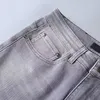 Designer de moda luz azul triângulo carta jeans fino estiramento textura lavagem reta resistente ao desgaste top row patch motocicleta retro calças de negócios