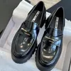 에일 드레스 신발 여자의 두꺼운 솔스 검은 가죽 신발 영국식 스타일 브랜드 로퍼