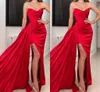 Элегантные красные вечерние платья-футляры для женщин. Милые со складками. Драпированные атласные платья с высоким разрезом по бокам. Одежда для официальных мероприятий. Вечерние платья для выпускного вечера.