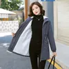 Trench da donna Cappotto in pelo di agnello da donna di media lunghezza 2023 Autunno Inverno Versione coreana Vestibilità ampia Chiusura in vita Cotone ispessito