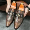 Mocasines negros para hombre, zapatos de punta estrecha con estampado de serpiente a la moda, zapatos de boda con hebilla de Metal marrón para hombre, talla 38-46 1AA52