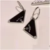 Célèbre Design Triangle Boucles D'oreilles Hommes Boucle D'oreille Cerceau Femmes Boucles D'oreilles Noir Et Blanc Bijoux De Fête Ornements Simple Élégant Livraison Directe