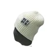 Оптовая продажа M IU Новая мода зимние шапки шапки женские мужские уличные повседневные дизайнерские шапки классические вязаные шапочки
