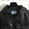 Fourrure pour hommes Fausse Fourrure Femmes Vestes en cuir PU Manteau à capuche à la mode Manteaux à fermeture éclair complète Veste en métal Triangle Badge Veste Vêtements d'extérieur de haute qualité L230913