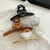 Fermagli per capelli Barrettes Fermagli per capelli a triangolo da donna di lusso per le donne Ragazze Marchio Lettera Designer Barrettes Moda Artiglio per capelli Gioielli Tornante x0913