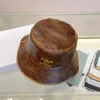New Designer Luxury Bucket Hat Fashion Unisex Leather Men Bucket Hats Men Brown Spring Winter Caps Fitted Sunhat Women Trendy Street Beanies