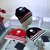 Automne Hiver Designer Skull Caps Hommes Femmes Élastique Bonnet Chaud Avec Des Étiquettes Lettre Motif Imprimé Chapeaux Tricotés Couple Épais Knittin243n