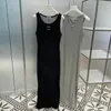 セクシーなニットフィットドレスレディースデザイナー刺繍ロングドレスファッションブランドのノースリーブレディスカート