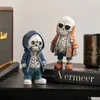 Andra evenemangsfestartiklar skelettfigurer super cool harts handhantverk staty skalle halloween skalle hemska ornament för hem skrivbord dekor bil display 230912