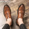 Sapatos de vestido Homens Casual Round Toe Brogue Sapatos Estilo Britânico Business Office Homem Flats Oxfords para Masculino Formal 230912