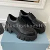مصمم العلامة التجارية Monolith Loafer Shoes متسكعون جلدي معدني بلورات شريحة الساتان المثلث الشعار الأسود أحذية منصة