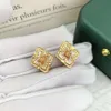 Boucles d'oreilles en forme de trèfle à fleur unique, style cour italienne, cloutées de diamants, boucles d'oreilles à fleurs brossées pour femmes, boucles d'oreilles à breloques K3