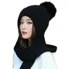 Bérets femmes chapeau confortable hiver avec écharpe tricotée coupe-vent Protection du cou élégant dame casquette extérieure en peluche boule décoration oreille