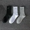 Designer Socks Mens Socks Women Cotton Designers Sport Socks 10 Färger 3 Längder Ins Hot Style Mens Solid Sports Athletic Work Plain Crew Socks Storlek 9-11 10-13