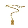 CE Hollow-Out Låsande Pendant Triumphal Arch Necklace Classic Fashionable Simple Cortile Style