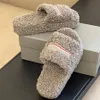 Comfort Warm Winter Paris Platform Lamb Wool Fur Slippers Kvinnor Trend Furry Sandal Sterry Tyg Flip Flops Shoes Designer Slide Women Outdoors 5cm Outdoor Home