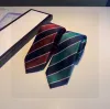 Designer Mens Silk Brand Neck Ties gestreepte stropdas voor mannen Formele zakelijke bruiloftsfeest Gravatas met doos en draagtas