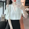 Blouses pour femmes mode élégante chemise en Satin blanc épaules dénudées bureau montre de sport col en v été à manches courtes femmes Blouse Blusa